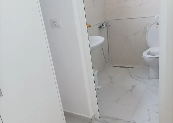 Alket For Rent
